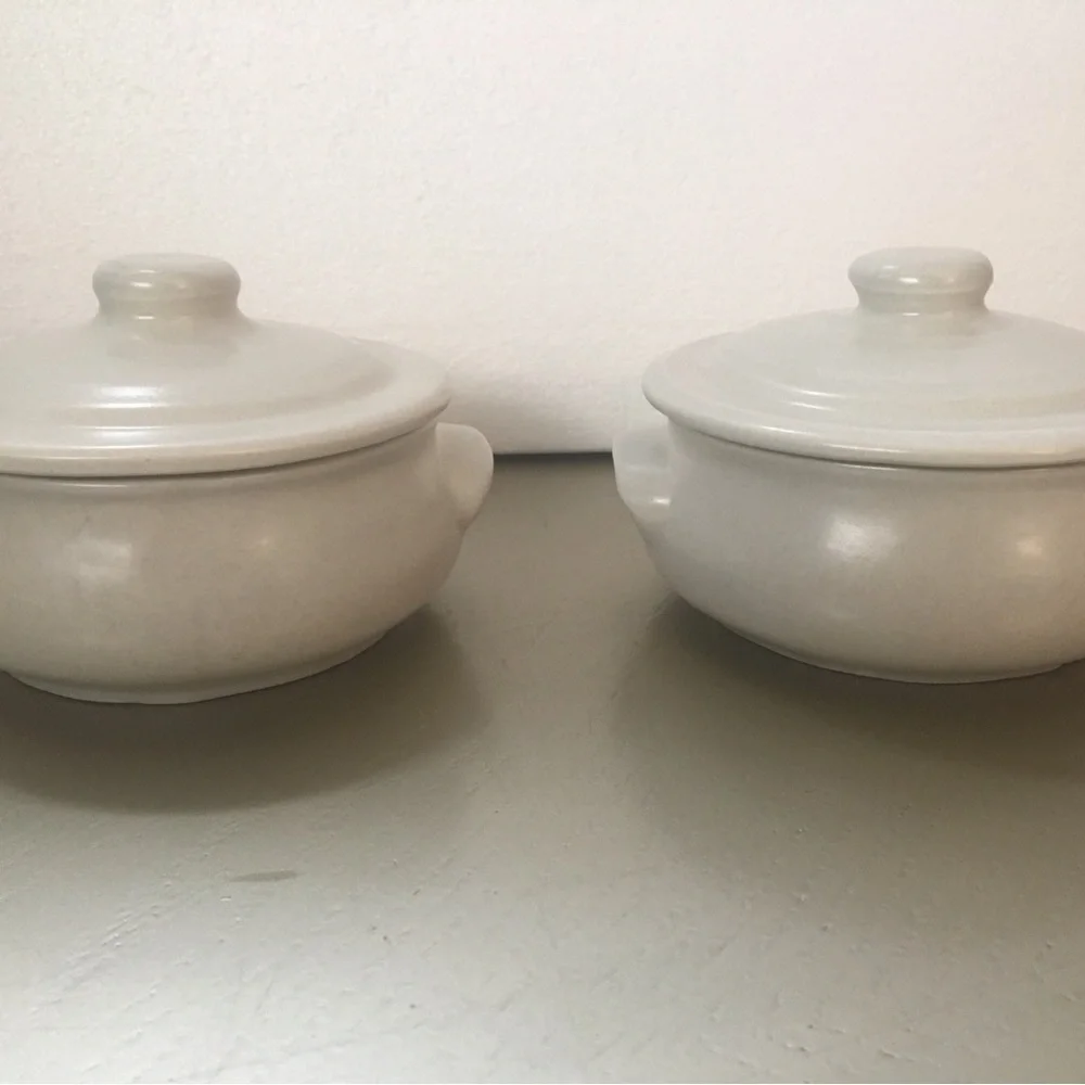 Pfaltzgraff Yorktowne 305Y‎ Individual Casserole/Chowder Bowls with Lids Pair